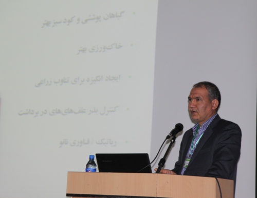 معاون وزير كشاورزي: براي مبارزه با علف هاي هرز نياز به فناوري جديد داريم معاون وزير كشاورزي: براي مبارزه با علف هاي هرز نياز به فناوري جديد داريم