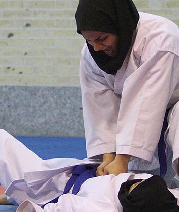 نماینده زنان ایران دركاتا حذف شد نماینده زنان ایران دركاتا حذف شد