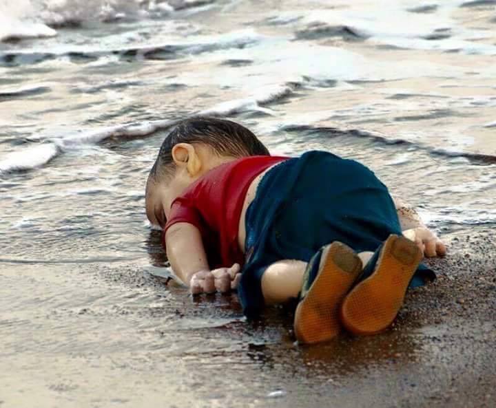 جهان در بهت مرگ كودك مهاجر سوری