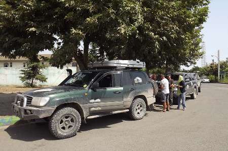 Large French tourist convoy arrives in Iran