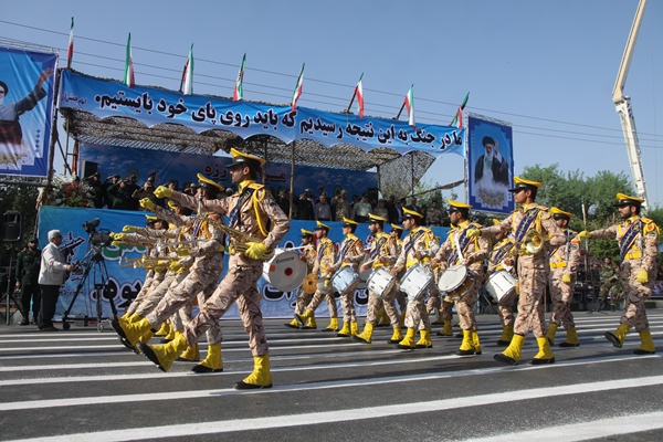 نیروهای مسلح خوزستان توان دفاعی خود را به نمایش گذاشتند