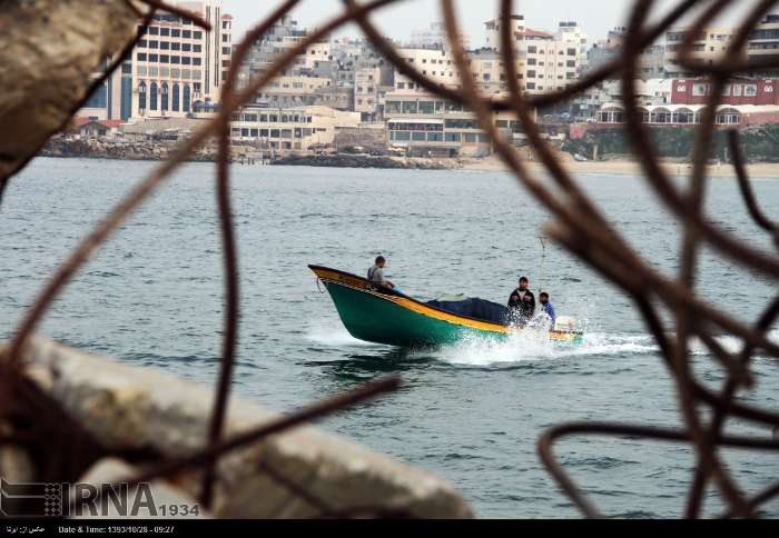 صهيونيستها يك قايق ماهيگيري را غرق كردند