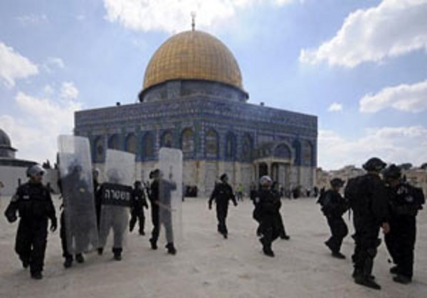 زخمي شدن 15 فلسطيني در درگيري هاي مسجد الاقصي