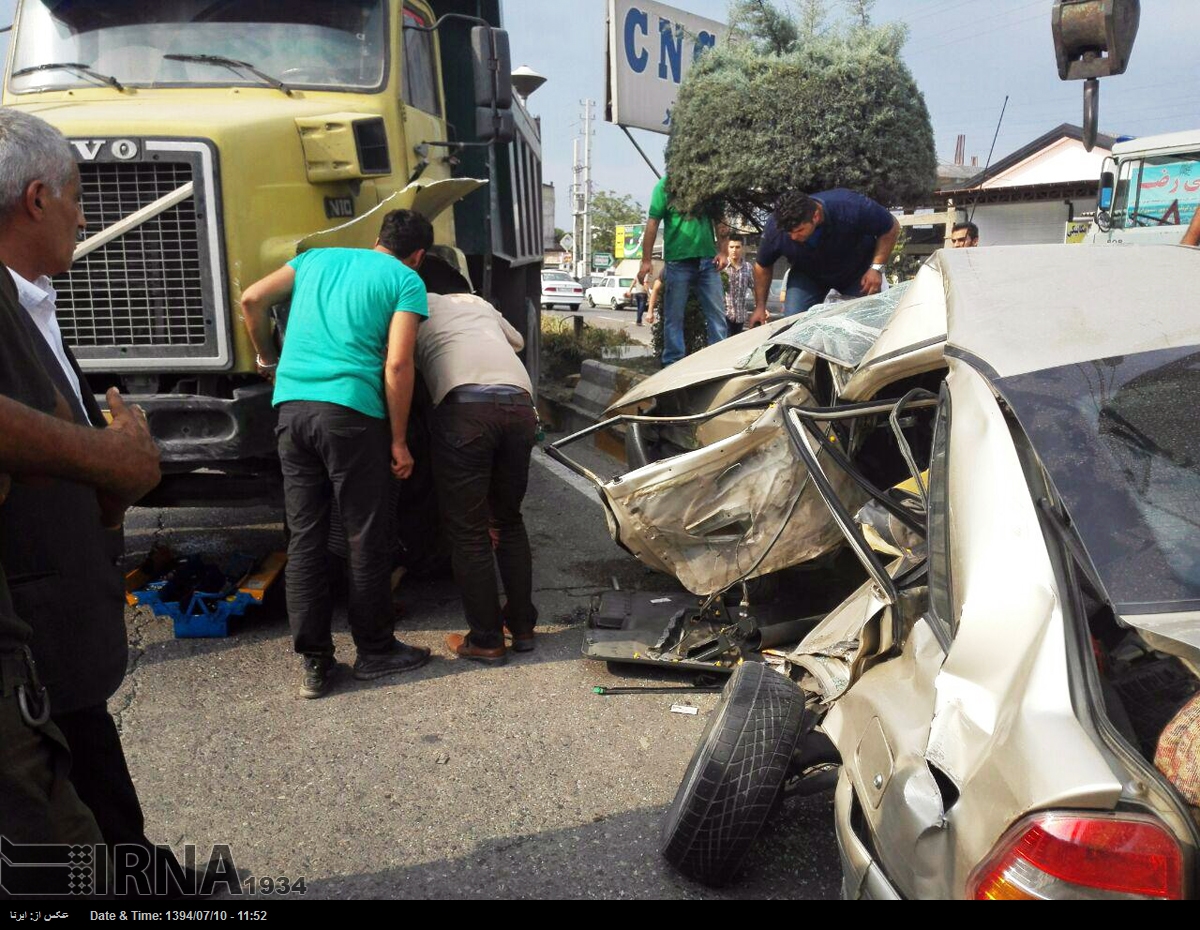 تصادف پراید با کامیون در محمود آباد