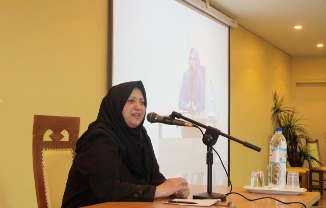 والدين از افراط و تفريط در تربيت فرزندان پرهيز كنند والدين از افراط و تفريط در تربيت فرزندان پرهيز كنند