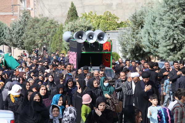 برگزاري آيين عزاداري تاسوعاي حسيني با حضور اهل سنت و اهل تشيع در مهاباد