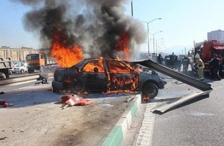 دو خودرو در يك حادثه رانندگي در محور مياندوآب - مهاباد در آتش سوختند