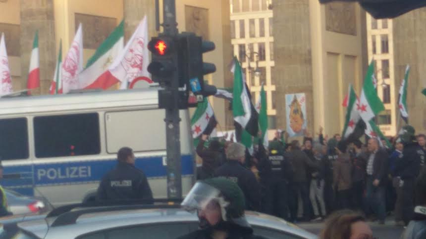 خنثی شدن برنامه منافقین برای حمله به تجمع حامیان بشار اسد خنثی شدن برنامه منافقین برای حمله به تجمع حامیان بشار اسد