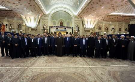 وزير الخارجية والسفراء ورؤساء البعثات الدبلوماسية يجددون الميثاق مع مبادئ الامام الخميني(رض) وزير الخارجية والسفراء ورؤساء البعثات الدبلوماسية يجددون الميثاق مع مبادئ الامام الخميني(رض)