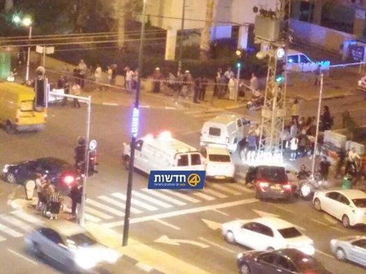 إصابة 3 صهاينة بعملية طعن في نتانيا إصابة 3 صهاينة بعملية طعن في نتانيا