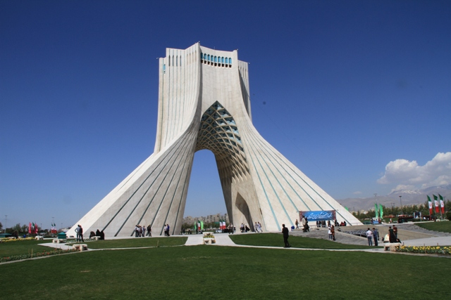 باران به برج آزادی خسارت زد باران به برج آزادی خسارت زد