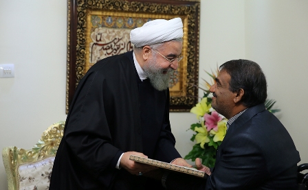 الحكومة والشعب يعتبران من واجبهما خدمة اسر الشهداء والمضحين الحكومة والشعب يعتبران من واجبهما خدمة اسر الشهداء والمضحين