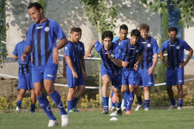 تمرين آبي پوشان در غياب كادر فني