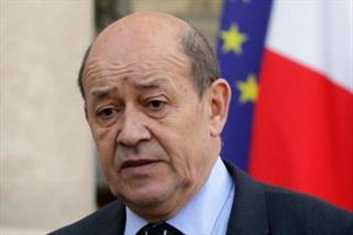 وزیر دفاع فرانسه: در حمله شب گذشته به رقه به تمام اهداف خود رسیدیم