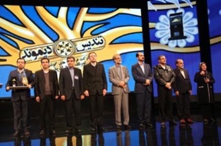 تنديس ديموند جشنواره ' نظام توزيع و پخش كشور' نصيب همراه اول شد تنديس ديموند جشنواره ' نظام توزيع و پخش كشور' نصيب همراه اول شد