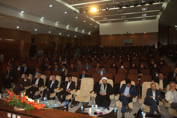 افزايش سن ازدواج مهمترين شاخص كاهش نرخ باروري دركشور به1.8درصد است افزايش سن ازدواج مهمترين شاخص كاهش نرخ باروري دركشور به1.8درصد است