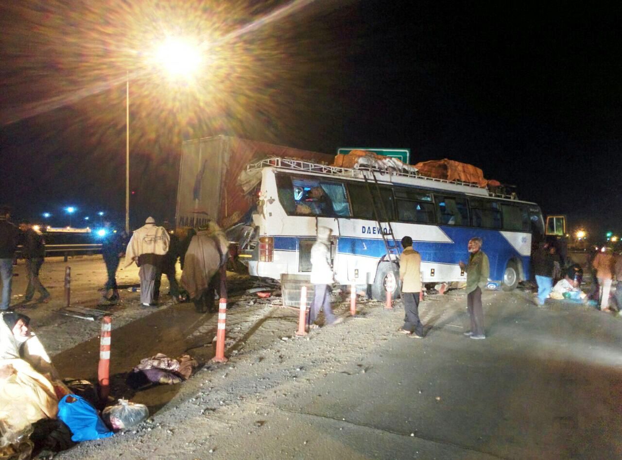 اتوبوس حامل مسافران پاكستانی در یزد 17 مصدوم برجای گذاشت