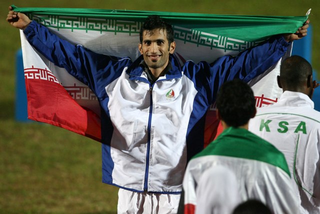 محمد ارزنده، ركورد دار پرش طول ايران چشم به حمايت مسئولان دوخته است محمد ارزنده، ركورد دار پرش طول ايران چشم به حمايت مسئولان دوخته است