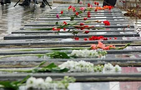 مزار شهداي هشت سال دفاع مقدس در قم غبارروبي شد مزار شهداي هشت سال دفاع مقدس در قم غبارروبي شد