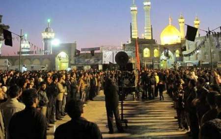 قم در شب اربعين حسيني پذيراي خيل عظيم زائران/ سوگواران نداي يا حسين سر داده اند قم در شب اربعين حسيني پذيراي خيل عظيم زائران/ سوگواران نداي يا حسين سر داده اند
