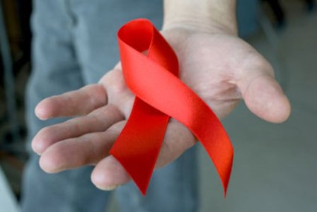 رئيس دانشگاه علوم پزشكي كاشان: كمپين مبارزه با ايدز راه اندازي شود