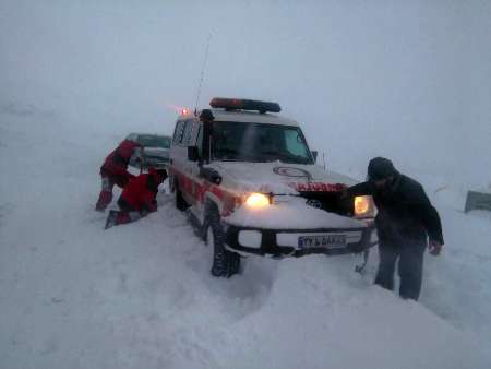 بارش برف و كولاك شديد راه 25 روستاي آذربايجان غربي را بست