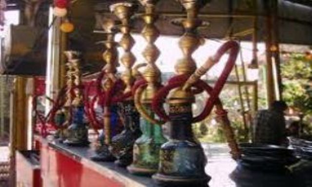 محو تاريخچه فرهنگي سفره خانه هاي سنتي در ميان دود قليان محو تاريخچه فرهنگي سفره خانه هاي سنتي در ميان دود قليان