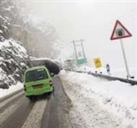 جاده كرج - چالوس به علت بارش سنگین برف و كولاك بسته است