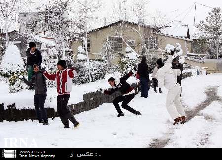 برف مدارس نوبت عصر برخی مناطق آذربایجان غربی را تعطیل كرد