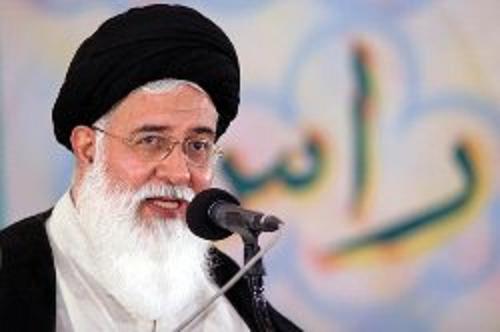 گسست میان نخبگان دینی و دانشگاهی راه نفوذ دشمن است گسست میان نخبگان دینی و دانشگاهی راه نفوذ دشمن است