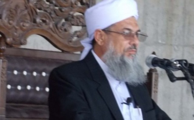 امامان جمعه خاش وحدت حوزه و دانشگاه را عامل نجات كشور در مقابل آسيب ها دانستند امامان جمعه خاش وحدت حوزه و دانشگاه را عامل نجات كشور در مقابل آسيب ها دانستند