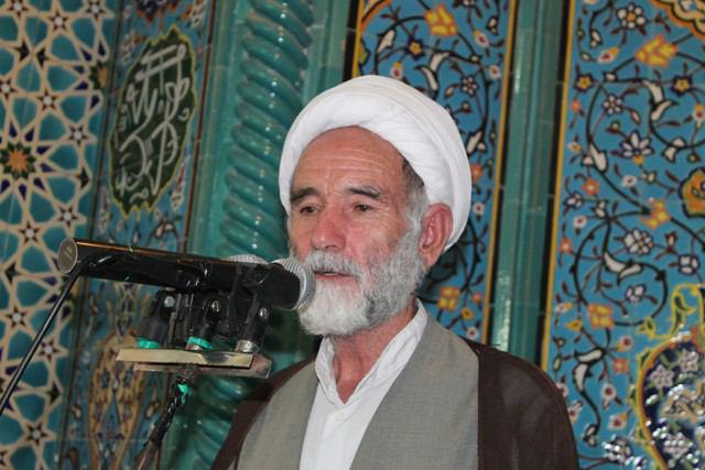 شيعه با شعار حسيني هيهات من الذله در مقابل دشمنان ايستادگي مي كند شيعه با شعار حسيني هيهات من الذله در مقابل دشمنان ايستادگي مي كند