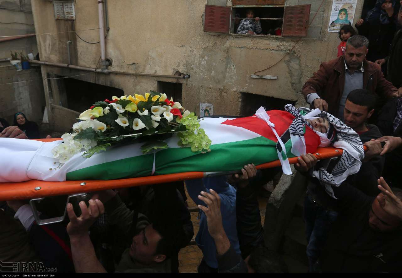 يك جوان فلسطيني بر اثر شليك نظاميان صهيونيست به شهادت رسيد يك جوان فلسطيني بر اثر شليك نظاميان صهيونيست به شهادت رسيد