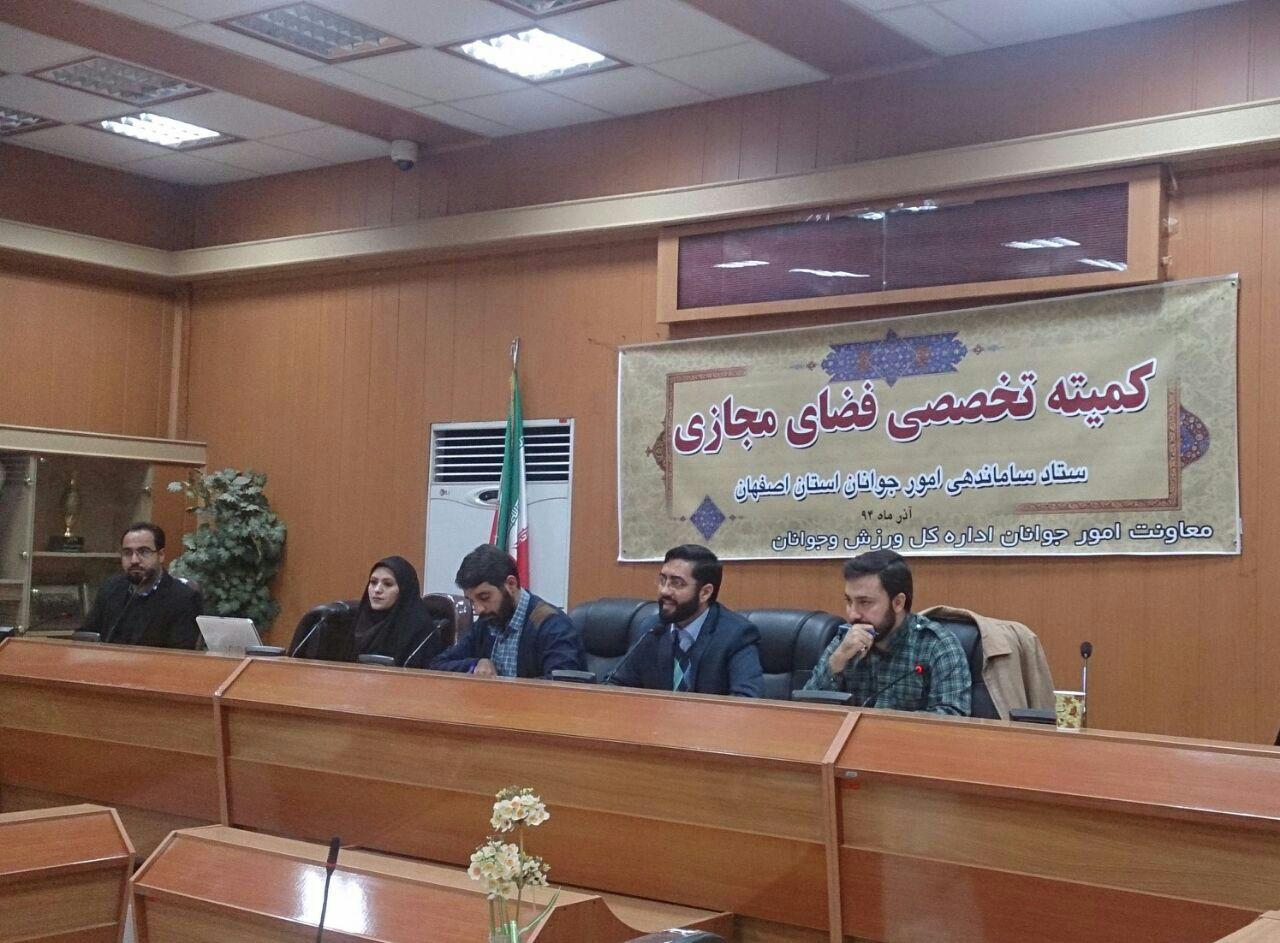 سالانه بیش از 14میلیارد ساعت از وقت ایرانیان صرف بازی رایانه ای می شود سالانه بیش از 14میلیارد ساعت از وقت ایرانیان صرف بازی رایانه ای می شود