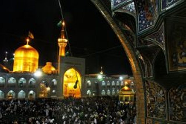 مشهدالرضا در شب سالروز شهادت امام حسن عسكري(ع) سوگوار شد مشهدالرضا در شب سالروز شهادت امام حسن عسكري(ع) سوگوار شد