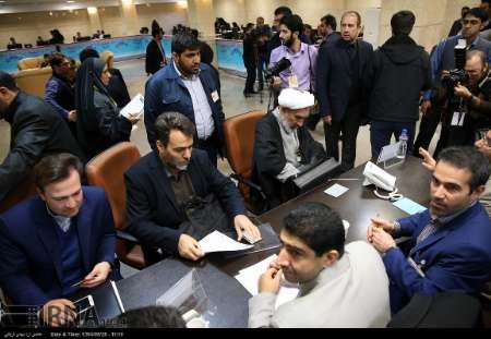 روز دوم ثبت نام داوطلبان مجلس شورای اسلامی/نام نویسی خبرگان رهبری در نیمه راه