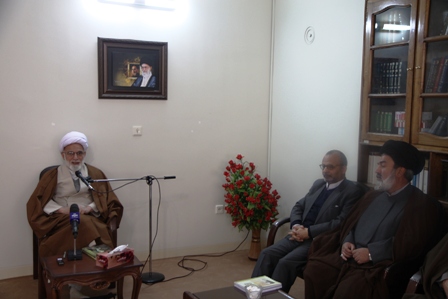 امام جمعه اراك خواستار تشريح و تبيين ابعاد شخصيتي امام خميني(ره) شد امام جمعه اراك خواستار تشريح و تبيين ابعاد شخصيتي امام خميني(ره) شد