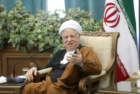 هنرمند در هیچ مكان و زمانی غریب نیست هنرمند در هیچ مكان و زمانی غریب نیست