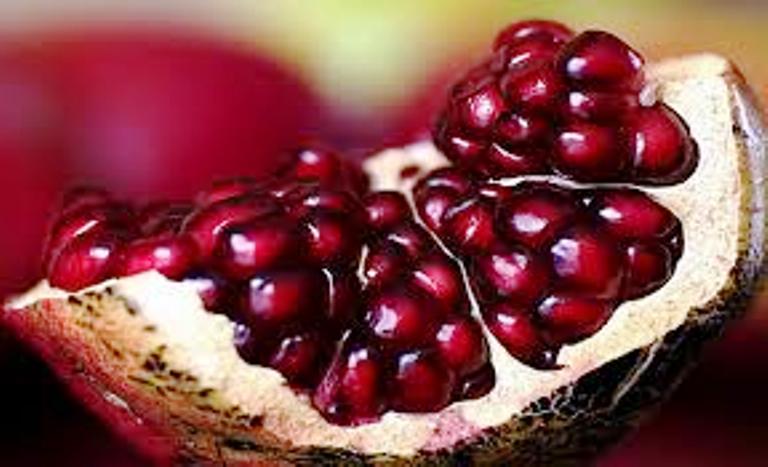 يك محموله 200 تني انار از ساوه به روسيه و پاكستان صادر شد يك محموله 200 تني انار از ساوه به روسيه و پاكستان صادر شد