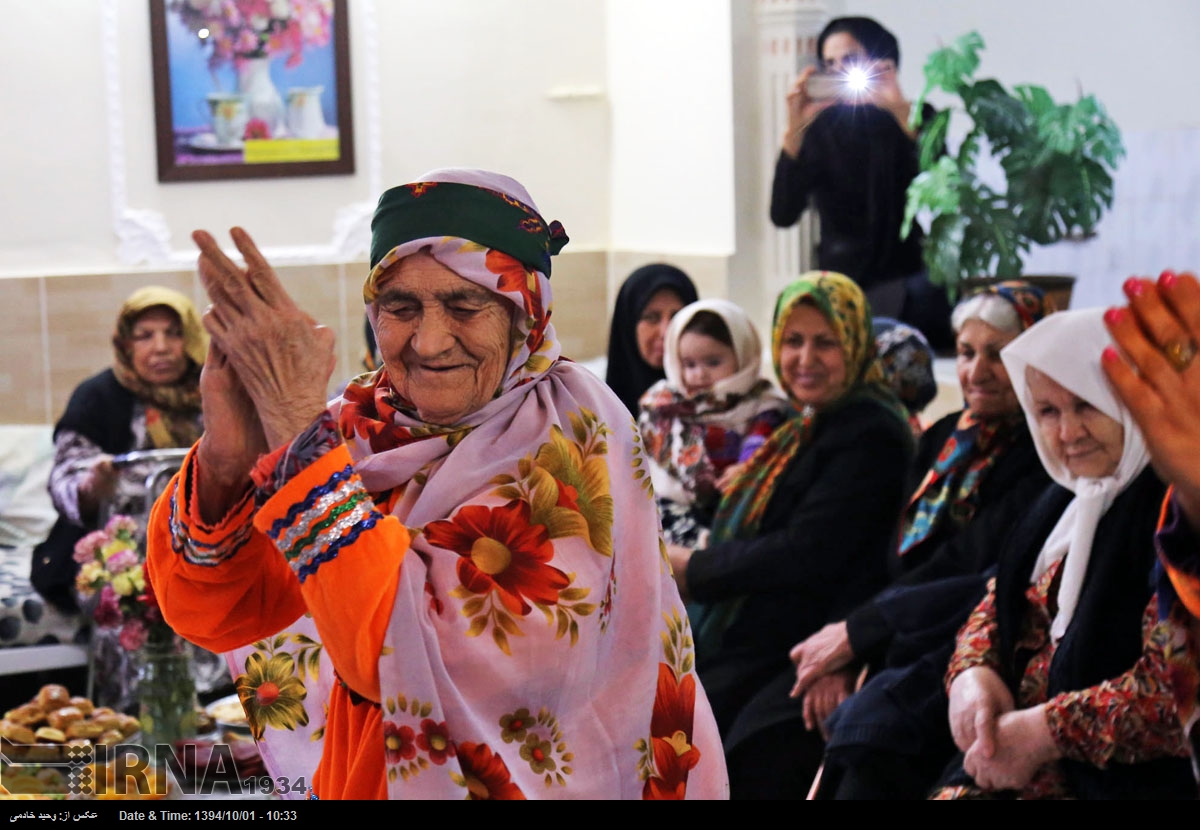 بجنورد / جشن شب یلدا در خانه سالمندان