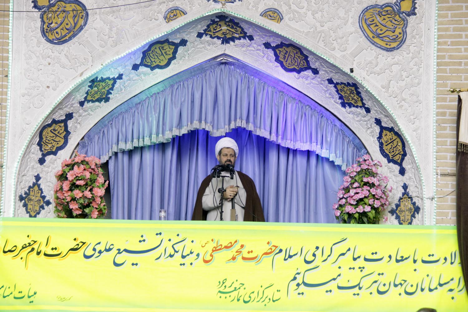 رمز پیروزی امت اسلامی اتحاد حول محور قرآن و ولایت فقیه است رمز پیروزی امت اسلامی اتحاد حول محور قرآن و ولایت فقیه است