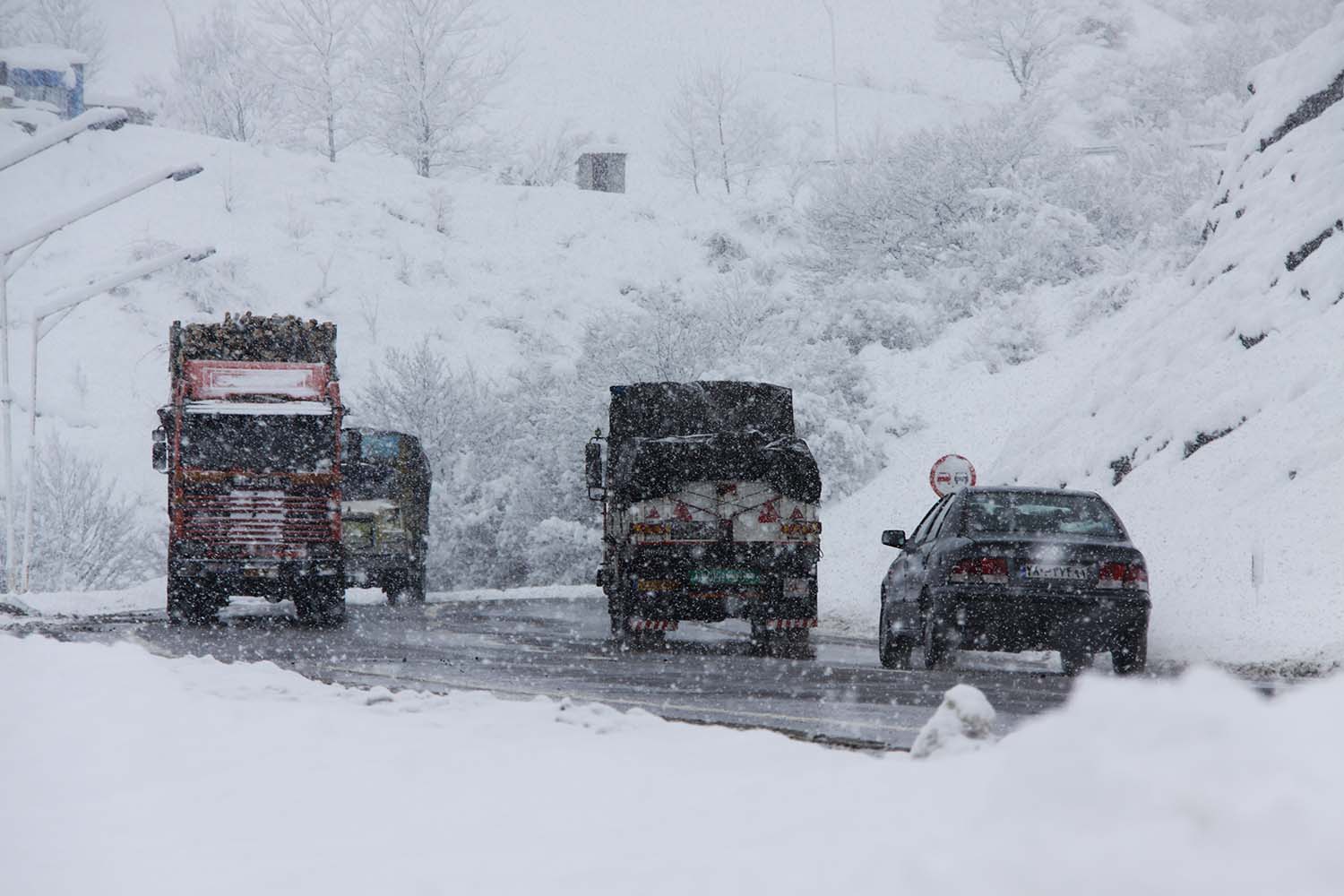 بارش برف آذربایجان غربی را فرا گرفت