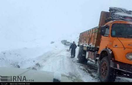 رفت و آمد در گردنه های كردستان با زنجیر چرخ امكانپذیر است