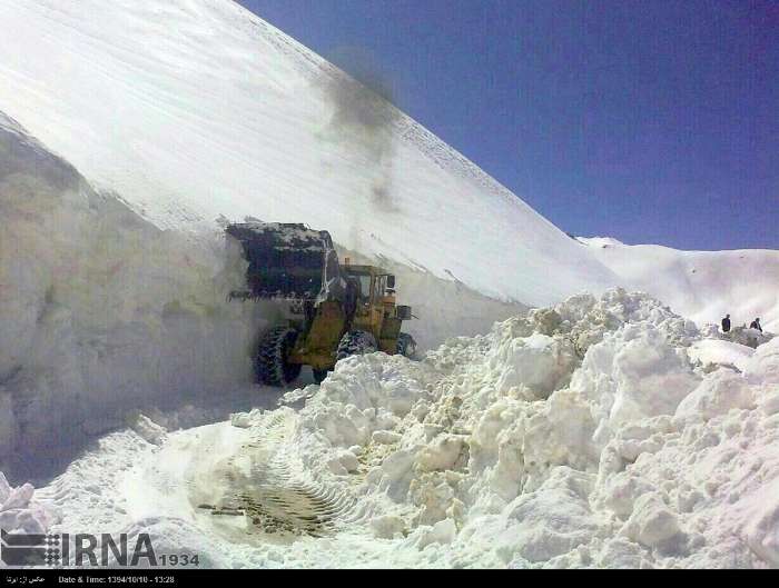 برف و كولاك راه 300 روستای كردستان را بست