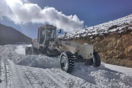 برف و كولاك راه ارتباطی 95 روستای شهرستان چالدران را  بست