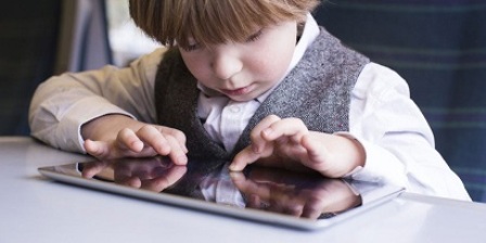 ضرورت آموزش مدیریت صحیح استفاده‌ فرزندان از فناوری های نوین