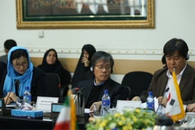 South Korea has 200,000 Muslims, including 2000 nationals South Korea has 200,000 Muslims, including 2000 nationals