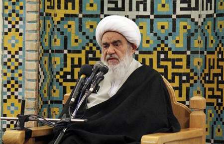 آیت الله مظاهری: رهبران ادیان الهی برای مقابله با افراطی گری متحد شوند