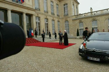 French president welcomes President Rouhani at Élysée Palace French president welcomes President Rouhani at Élysée Palace