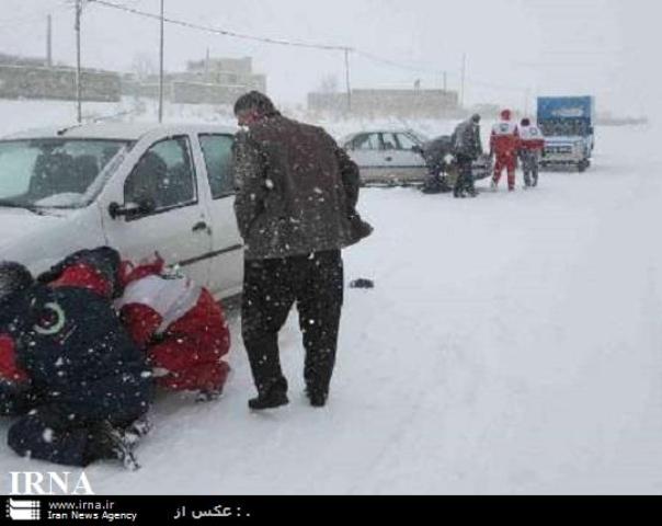 امدادرسانی هلال احمر خراسان رضوی به 70 خودروی گرفتار در برف